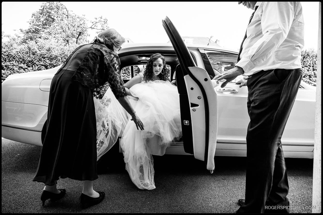 Bride arriving at Hampstead Garden Suburb Synagogue