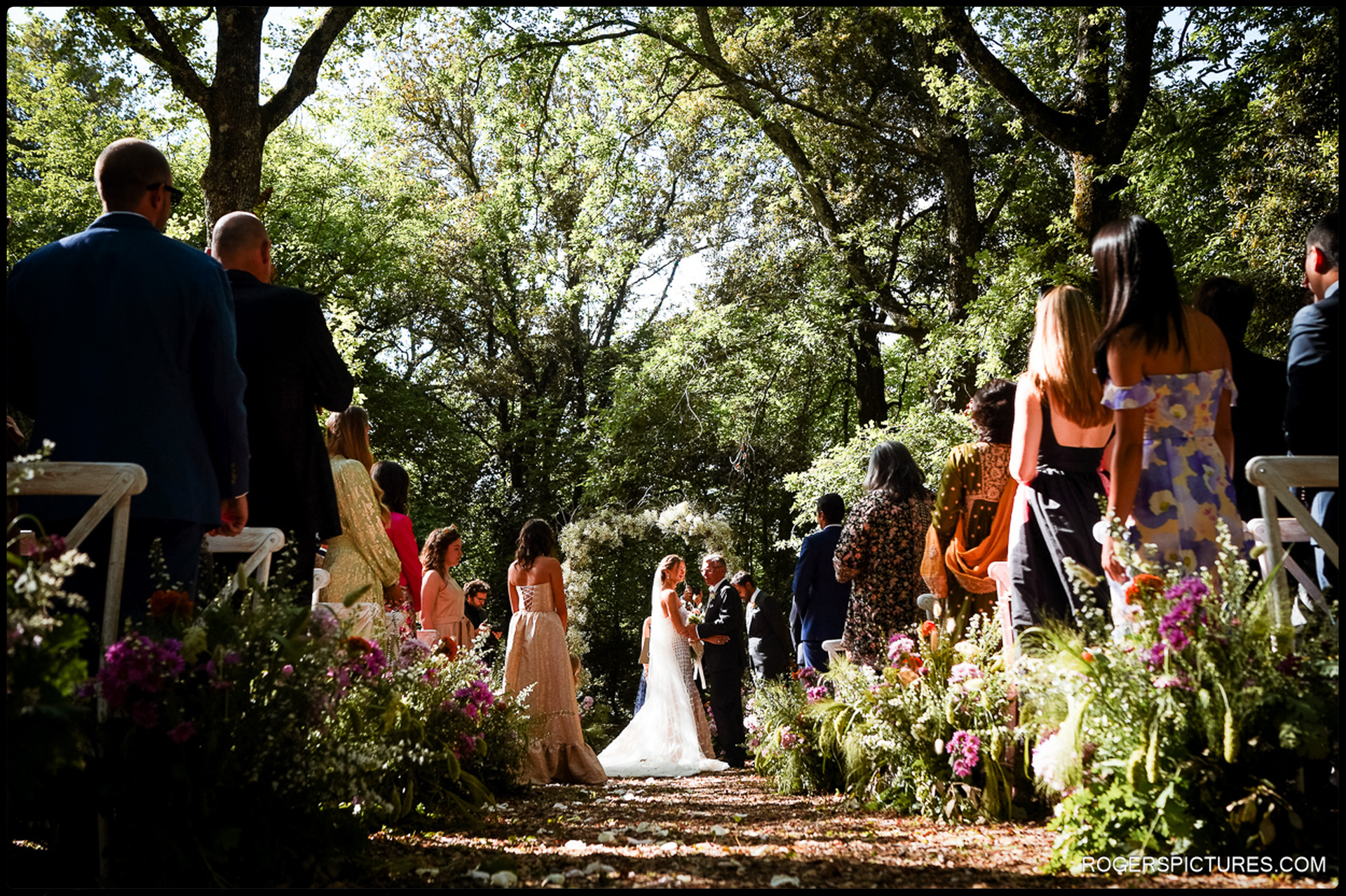 Woodland Wedding Ceremony – A breathtaking outdoor ceremony under the Tuscan canopy, with guests seated among lush floral arrangements.