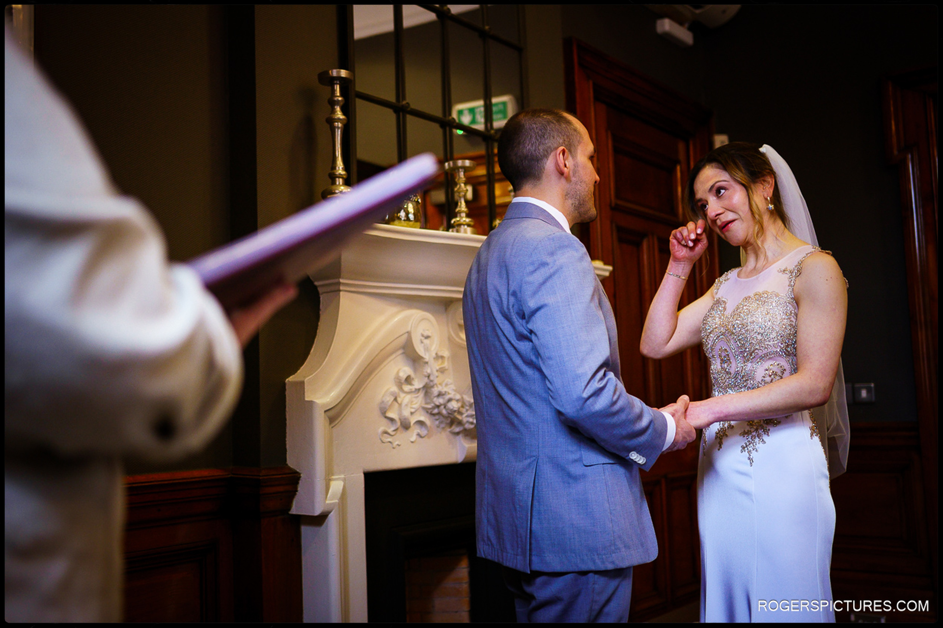 Vows at Glasgow city chambers micro wedding