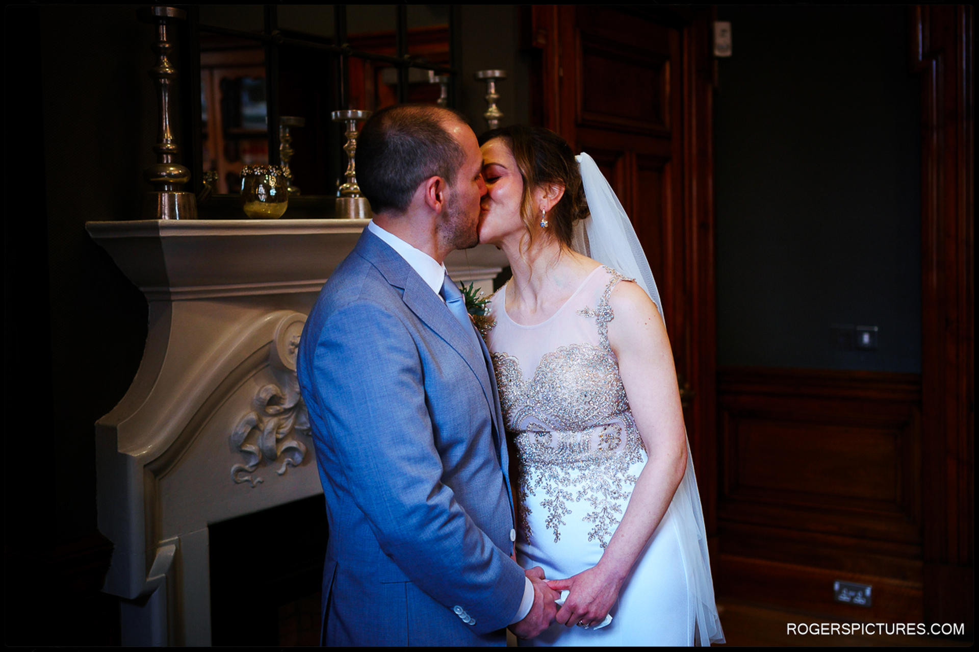 Newly married couple at Glasgow city chambers